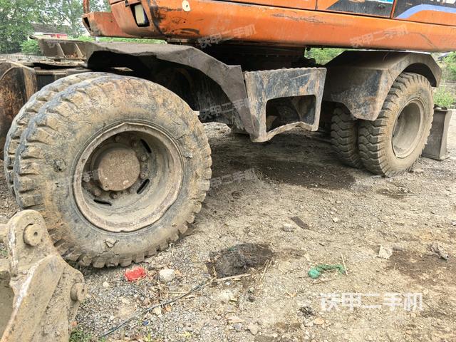 右側(cè)履帶整體(行走機構(gòu)) 右側(cè)履帶整體(行走機構(gòu))