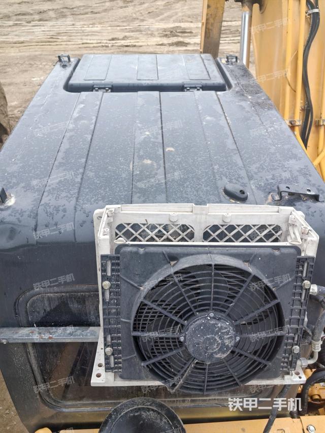 驾驶室顶部（整机外观）