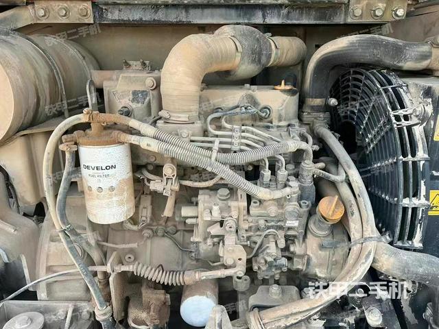 回轉(zhuǎn)馬達(dá)和主控閥（整機(jī)外觀）