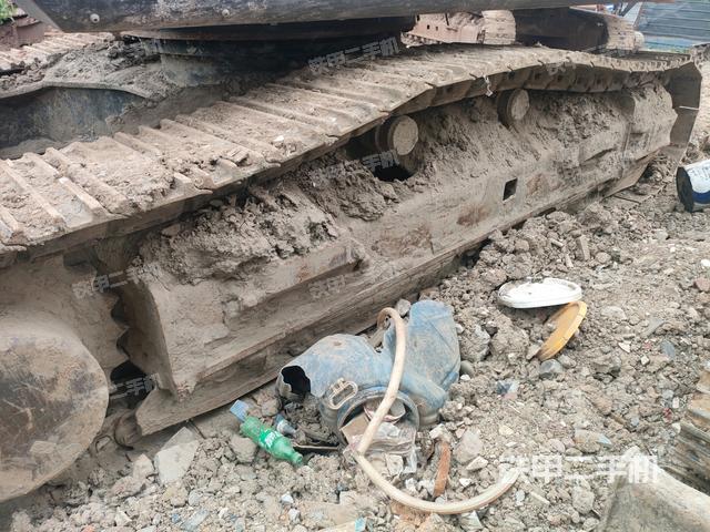 單側(cè)履帶整體（整機(jī)外觀）