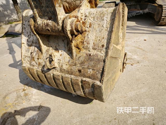 鏟斗右后整體(工作和回轉(zhuǎn)裝置) 鏟斗右后整體(工作和回轉(zhuǎn)裝置)