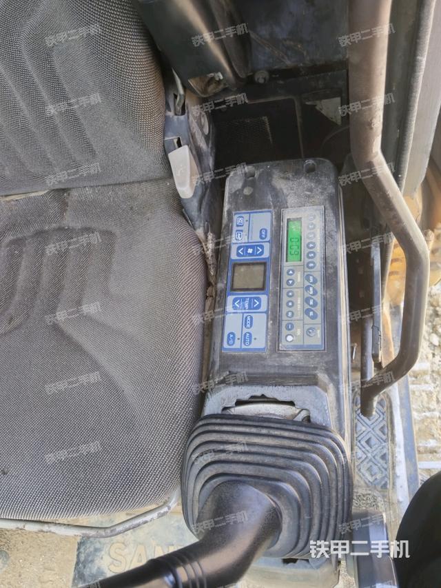 座椅左側(cè)控制臺(tái)/音響/含左手柄（駕駛室部分）