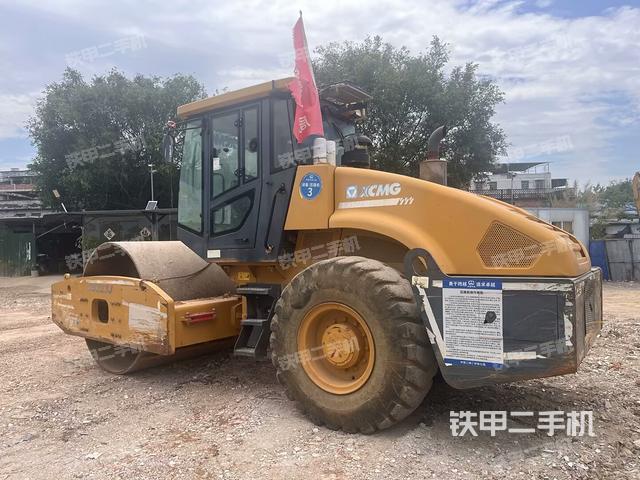 徐工XS223J压路机的设备实拍-第2张实拍照片
