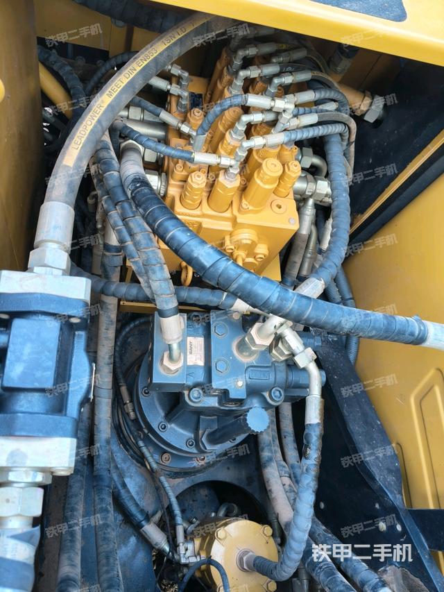 回轉(zhuǎn)馬達和主控閥（整機外觀）