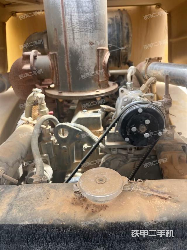 發(fā)動(dòng)機(jī)艙全景（壓路機(jī)發(fā)動(dòng)機(jī)艙）