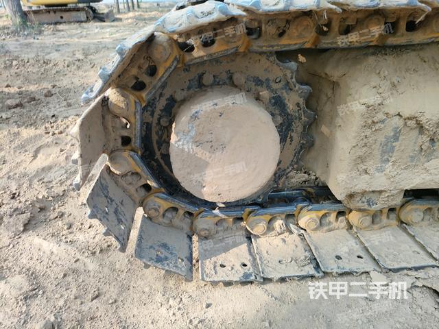 左驅(qū)動輪（行走機(jī)構(gòu)）