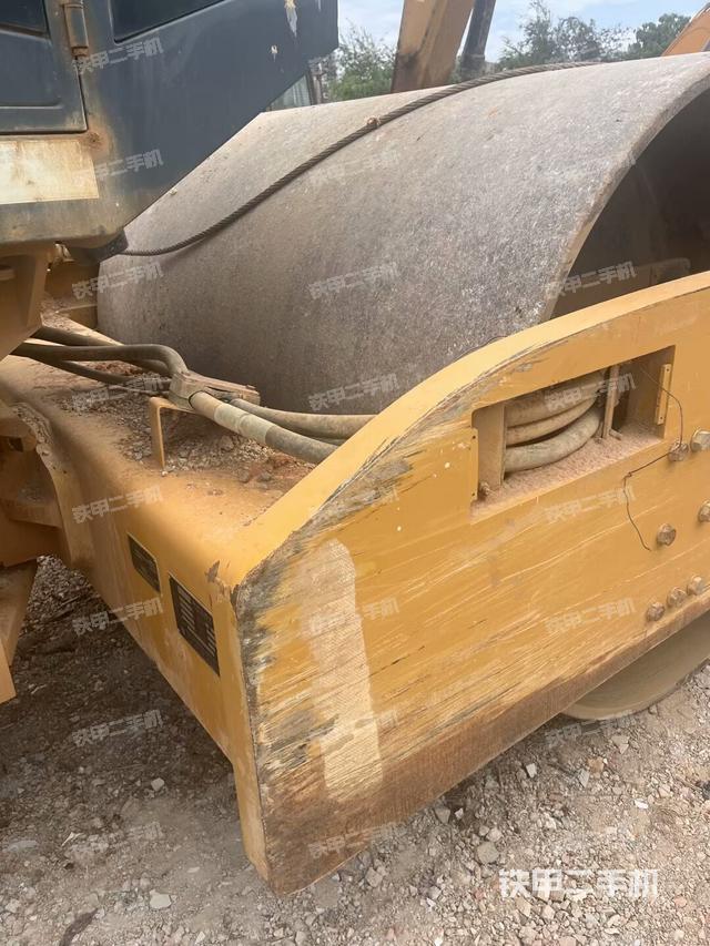 正后側(cè)（壓路機(jī)前后車架）