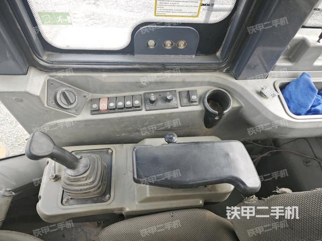操作桿  檔位(駕駛室部分) 操作桿  檔位(駕駛室部分)