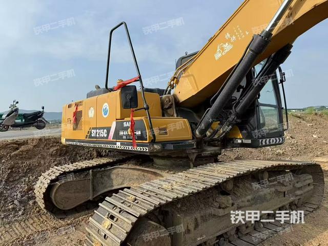 單側(cè)履帶整體(整機外觀) 單側(cè)履帶整體(整機外觀)
