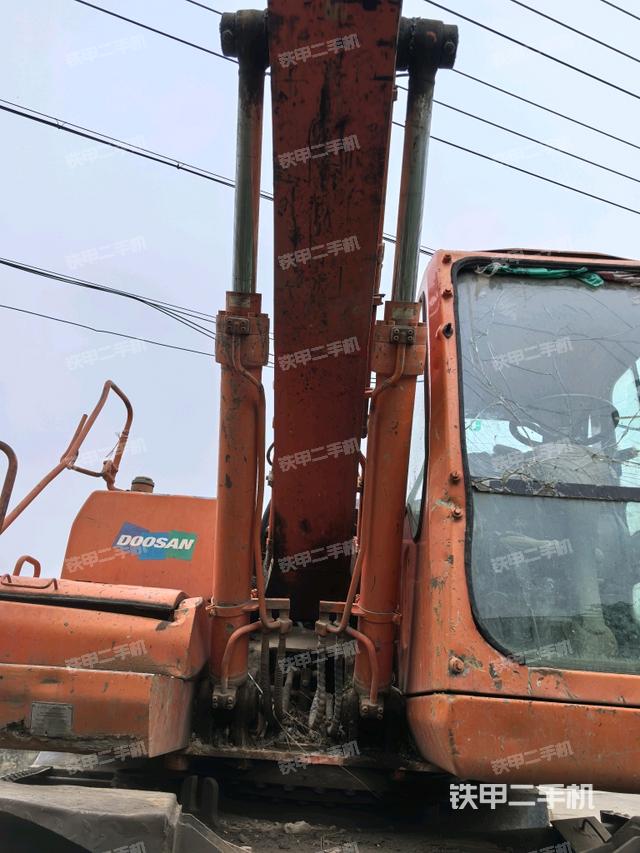 大臂油缸整體?豎拍(工作和回轉(zhuǎn)裝置) 大臂油缸整體?豎拍(工作和回轉(zhuǎn)裝置)