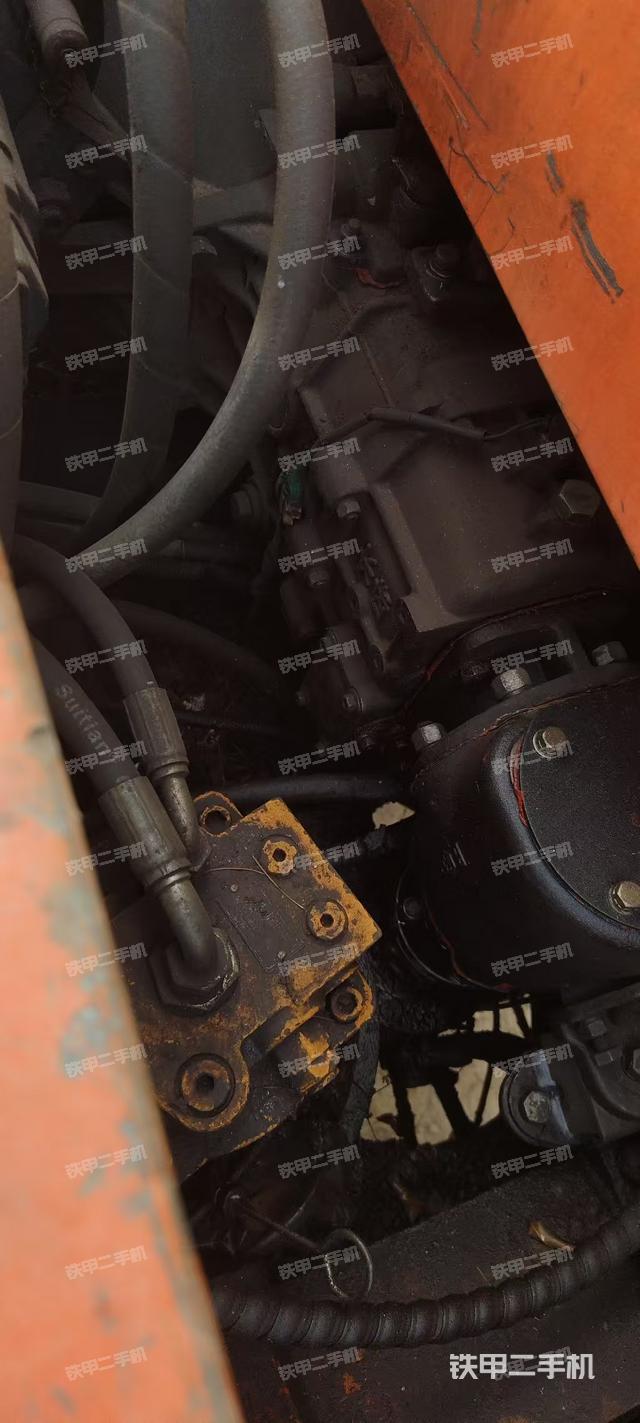 回轉(zhuǎn)馬達(dá)和主控閥（整機(jī)外觀）