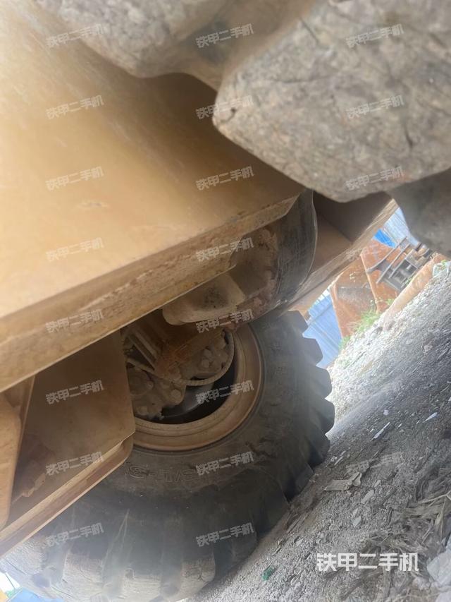 前車架正右側(cè)（壓路機(jī)前后車架）