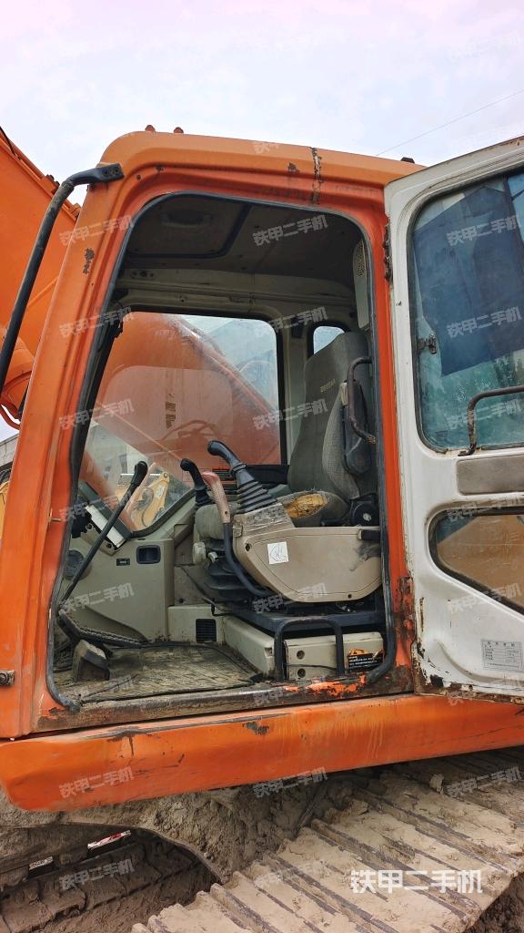 駕駛室整體（整機(jī)外觀）