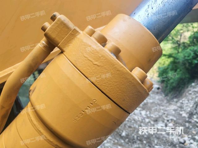 轉(zhuǎn)盤和下車架正前(工作和回轉(zhuǎn)裝置) 轉(zhuǎn)盤和下車架正前(工作和回轉(zhuǎn)裝置)