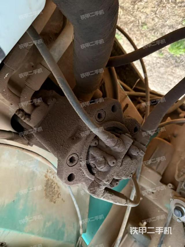 液壓泵艙室正面整體（整機(jī)外觀）