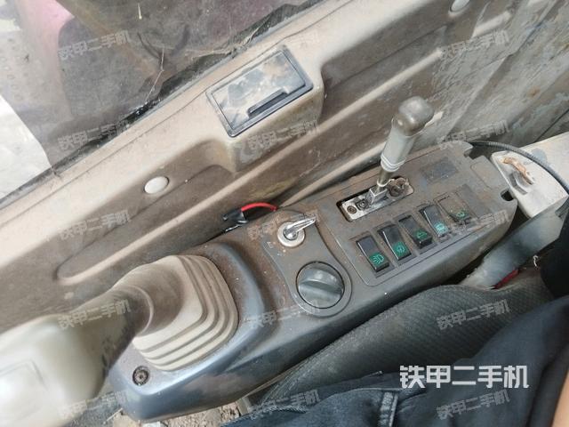 座椅右側(cè)控制臺(tái)/鑰匙門(mén)/油門(mén)/含右手柄（駕駛室部分）