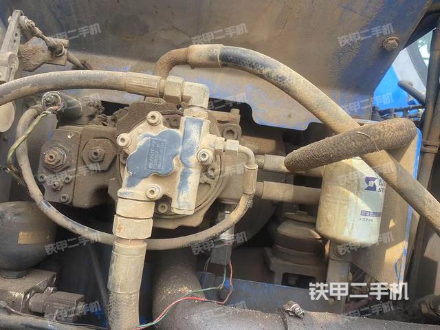 液壓泵艙室正面整體（整機(jī)外觀）