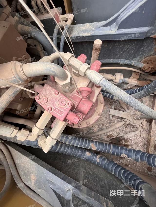 铲斗右后整体（工作和回转装置）