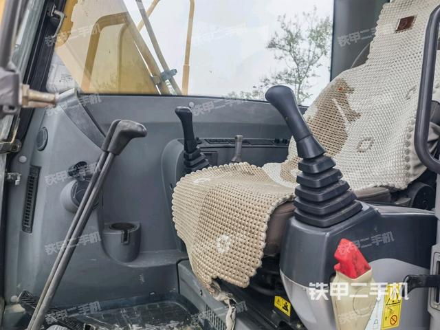 駕駛室整體（整機(jī)外觀）