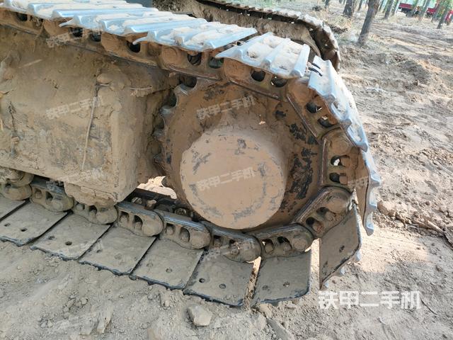 右驅(qū)動輪（行走機(jī)構(gòu)）