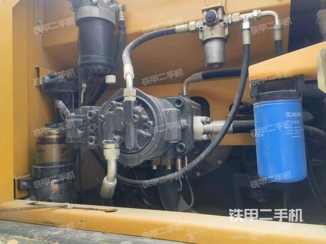 液壓泵艙室正面整體（整機(jī)外觀）