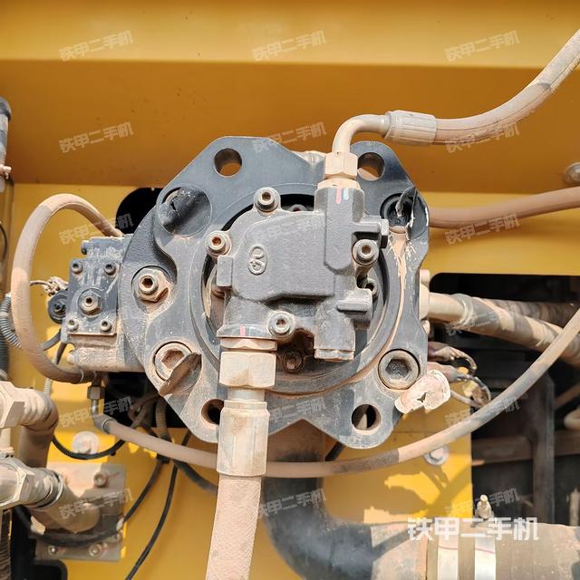 液壓泵斜45?左（大件艙室）