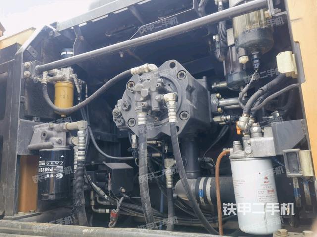 液壓泵艙室正面整體（整機(jī)外觀）