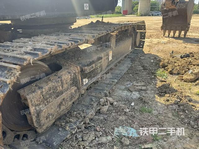 單側(cè)履帶整體（整機(jī)外觀）