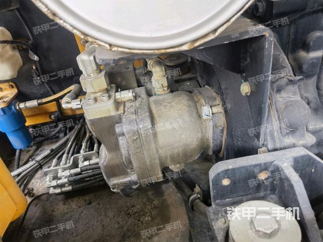 液壓泵艙室正面整體（整機(jī)外觀）