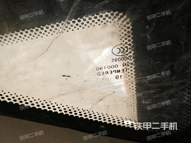 左后方玻璃角標(biāo)(駕駛室部分) 左后方玻璃角標(biāo)(駕駛室部分)
