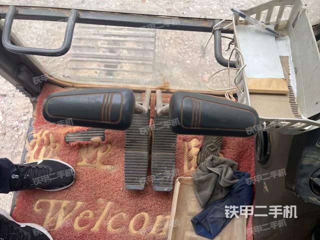 座椅左侧控制台/音响/含左手柄（驾驶室部分）