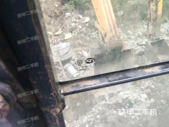 左后方玻璃角標(biāo)(駕駛室部分) 左后方玻璃角標(biāo)(駕駛室部分)