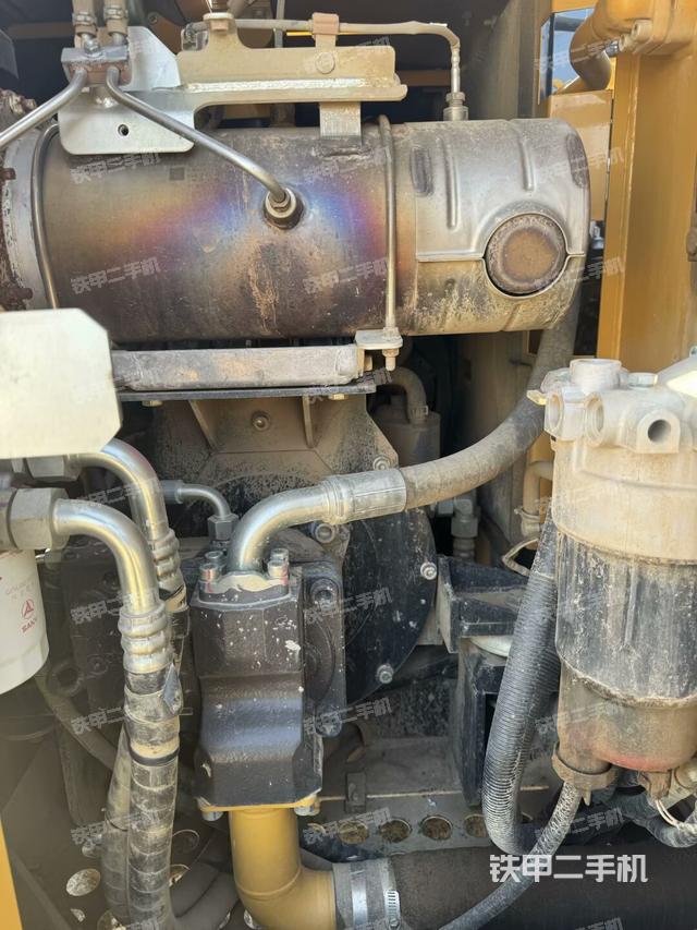 液壓泵艙室正面整體（整機(jī)外觀）