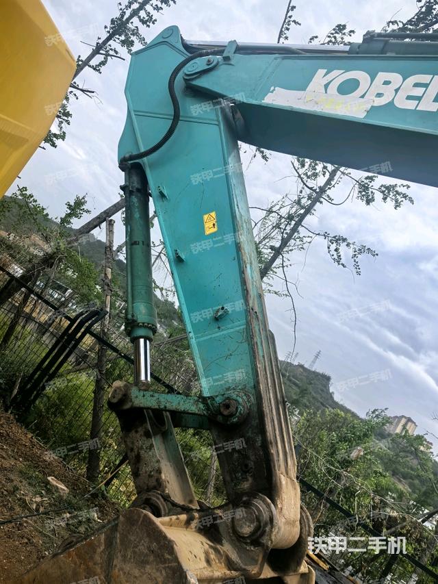 小臂整體左后(工作和回轉裝置) 小臂整體左后(工作和回轉裝置)