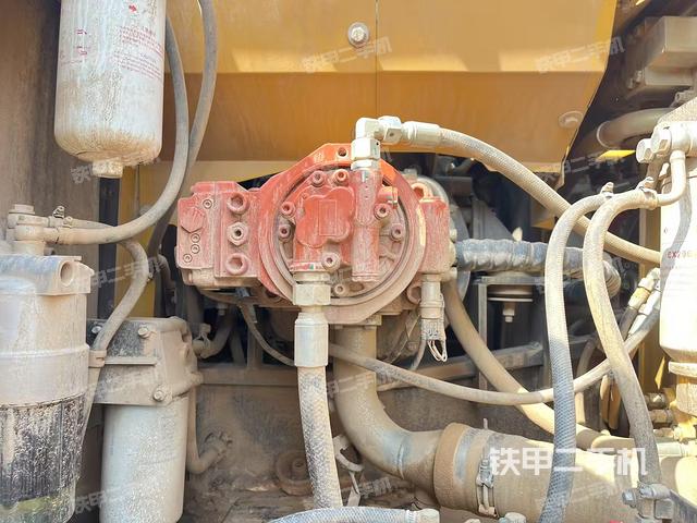 液壓泵艙室正面整體(整機(jī)外觀) 液壓泵艙室正面整體(整機(jī)外觀)