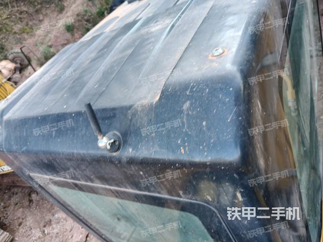 駕駛室頂部（整機外觀）