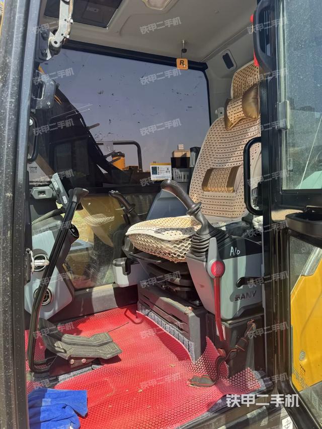 駕駛室整體（整機(jī)外觀）