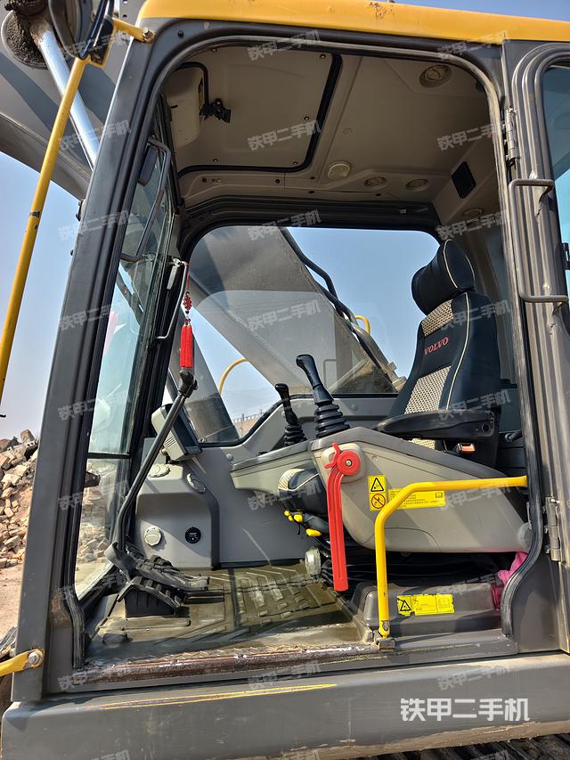 駕駛室整體（整機(jī)外觀）