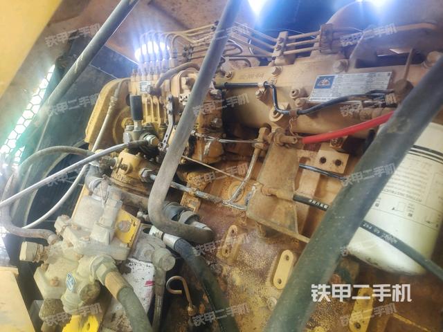 發(fā)動(dòng)機(jī)艙全景（壓路機(jī)發(fā)動(dòng)機(jī)艙）