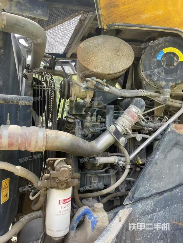 發(fā)動機右側(cè)（整機外觀及大件）