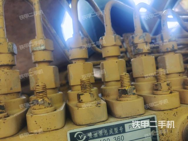 發(fā)動(dòng)機(jī)左側(cè)全景（壓路機(jī)發(fā)動(dòng)機(jī)艙）