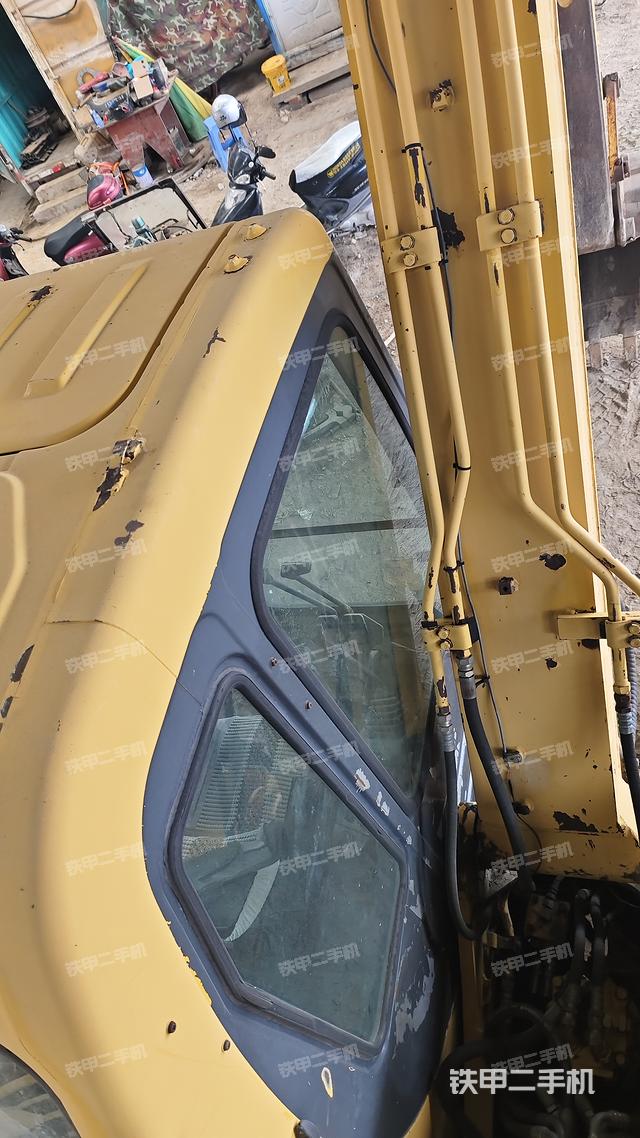 驾驶室顶部（整机外观）