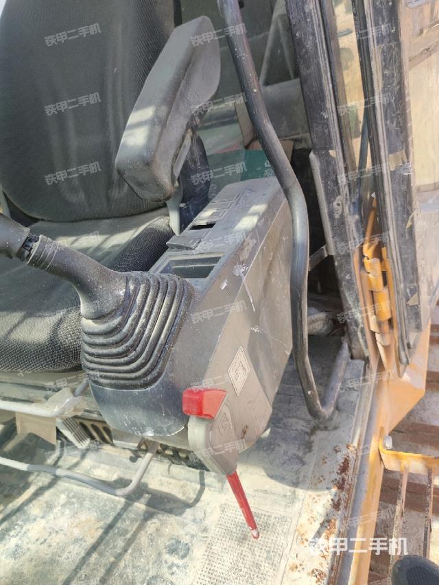 座椅左侧控制台/音响/含左手柄(驾驶室部分) 座椅左侧控制台/音响/含左手柄(驾驶室部分)