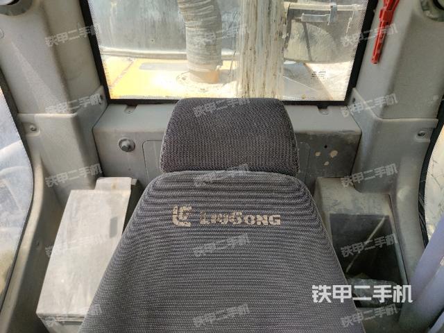 座椅后部(驾驶室部分) 座椅后部(驾驶室部分)