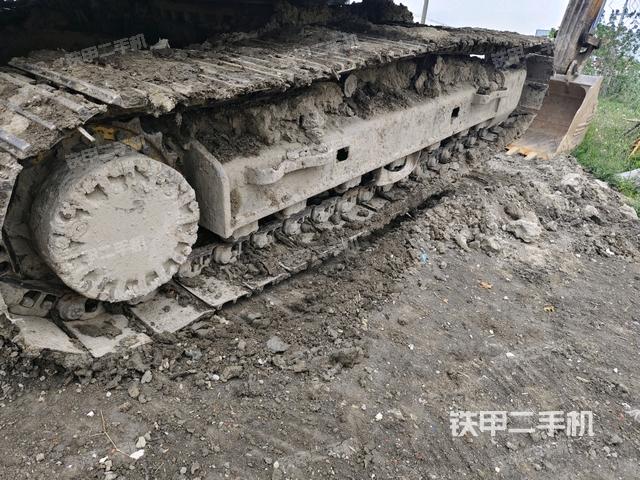 右側(cè)履帶整體(行走機構(gòu)) 右側(cè)履帶整體(行走機構(gòu))