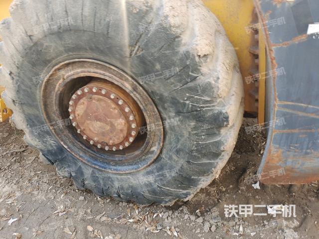 前輪右側(cè)減震塊連接及部件（壓路機前后車架）