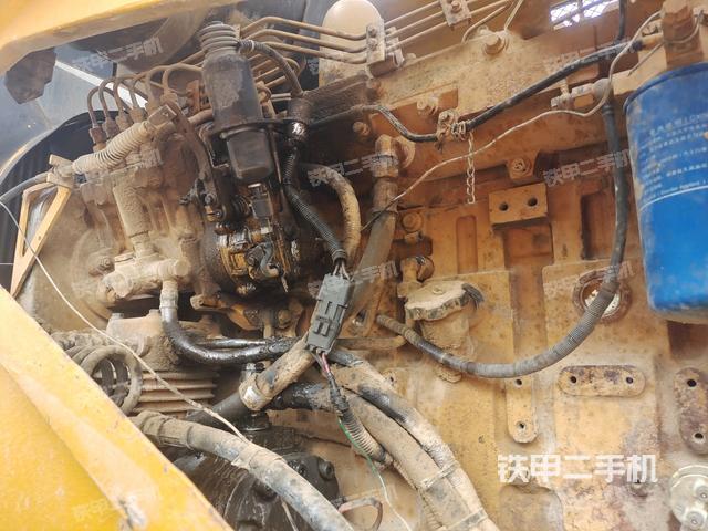 發(fā)動(dòng)機(jī)艙全景（壓路機(jī)發(fā)動(dòng)機(jī)艙）