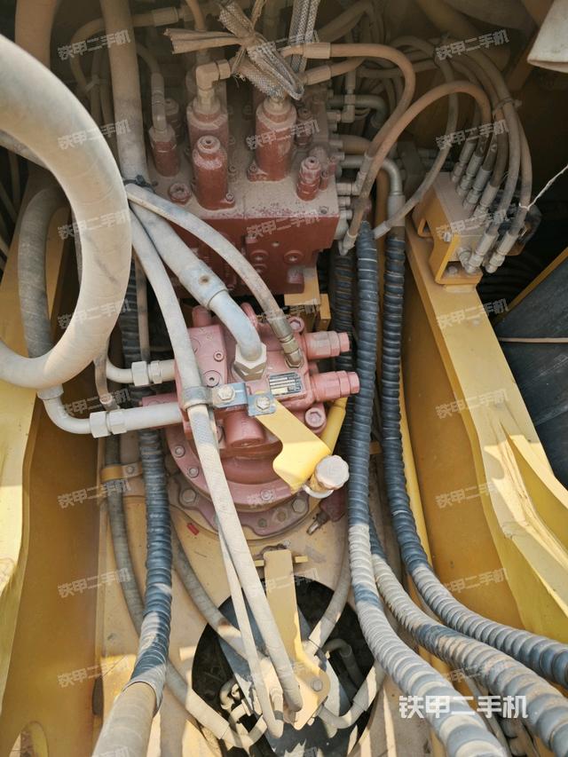 氣門(mén)室蓋螺絲特寫(xiě)（上車(chē)部件）