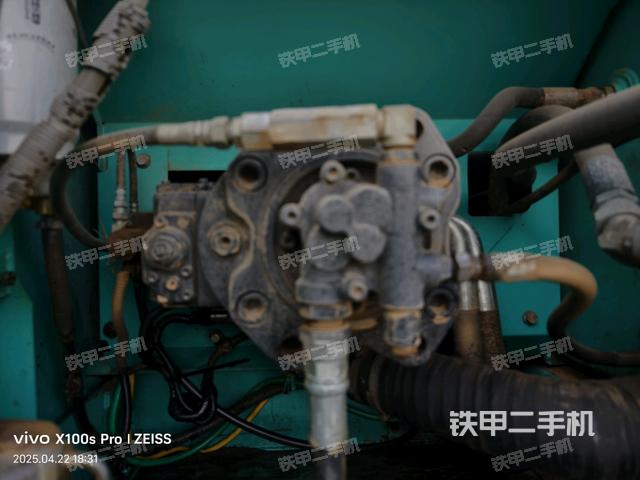 液壓泵艙室正面整體(整機外觀) 液壓泵艙室正面整體(整機外觀)
