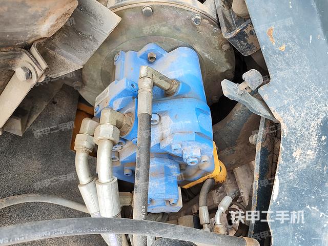液壓泵艙室正面整體(整機(jī)外觀) 液壓泵艙室正面整體(整機(jī)外觀)